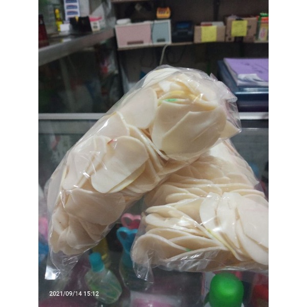 

krupuk bawang mentah