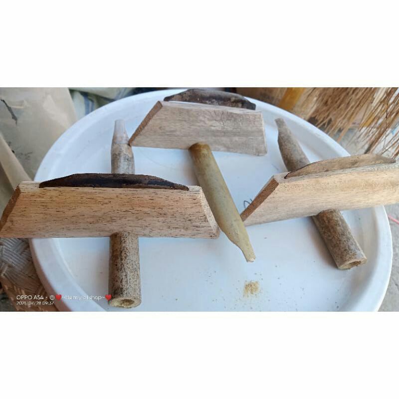 ANI ANI ALAT POTONG PADI TRADISIONAL PEMISAH PADI