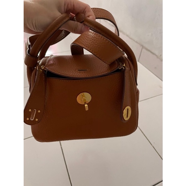 Preloved tas kulit asli 100% kulit asli tidak ada merk,model hermes lindy,size 26,kelengkapan sarung