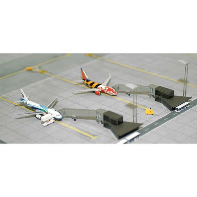 Miniatur Apron Garbarata Aerobridge Airport Diorama Herpa 1:500