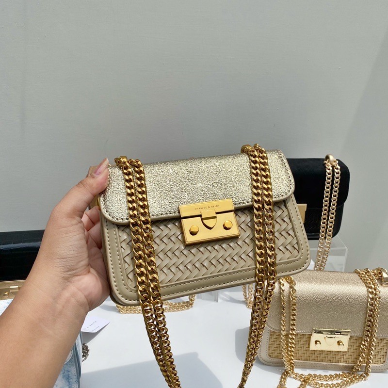 Tas Wanita Boxy Chain Strap