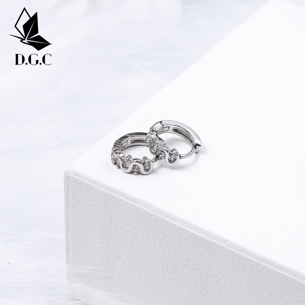 D.G.C❣️COD✨Anting Titanium Wanita Emas Muda Anti Karat Dewasa Tusuk Korea Asli Panjang Korea Style D602