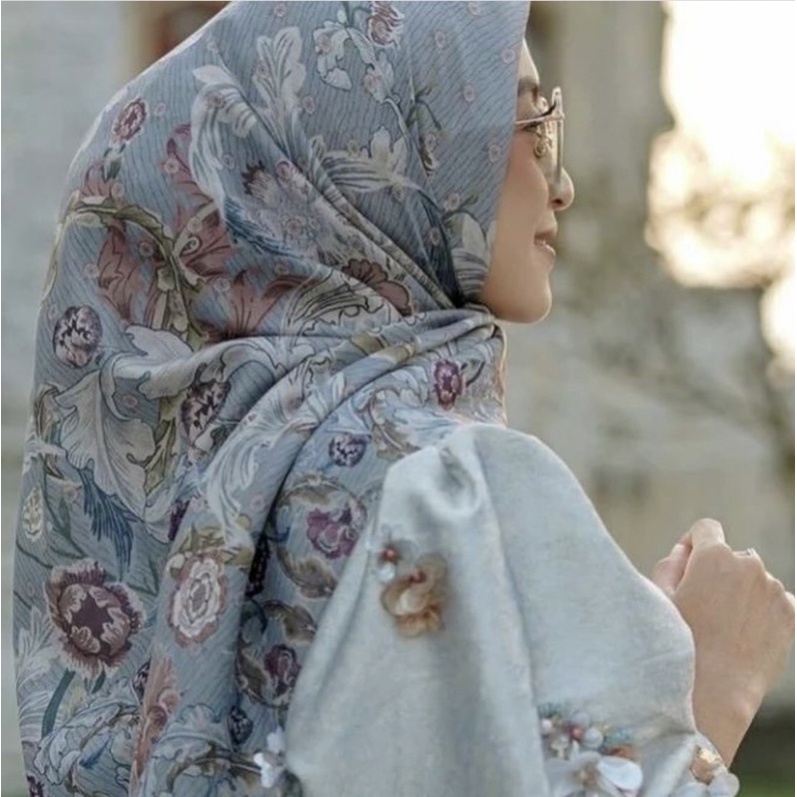 buttonscarves royal series