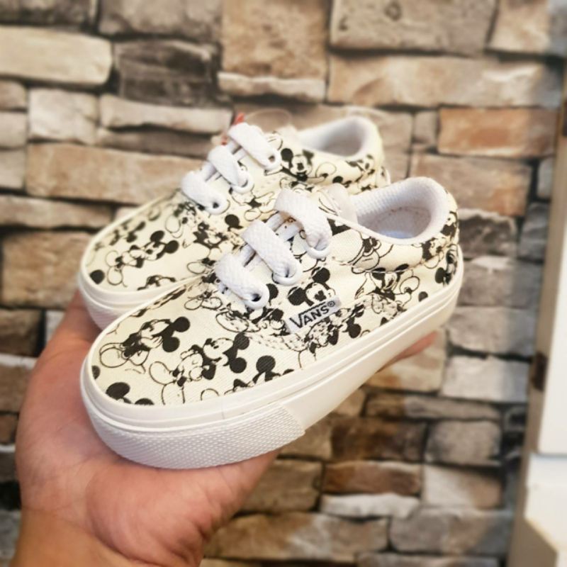 

Vans motif disney