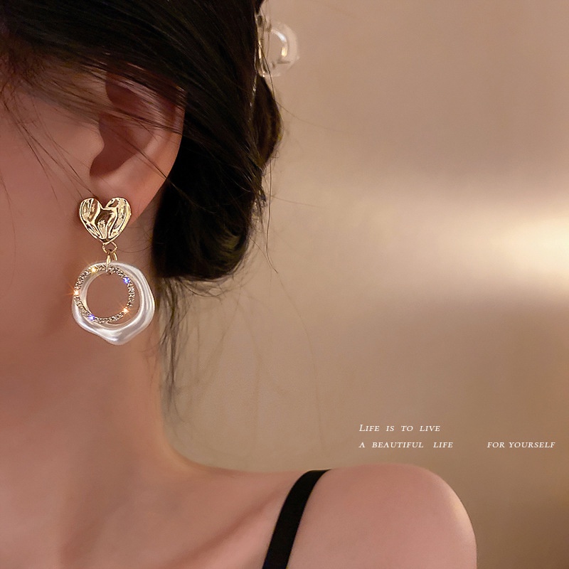 Anting Tusuk Gantung Desain Hatilingkaran Hollow Hias Mutiaraberlian Gaya Koreaelegan Untuk Wanita