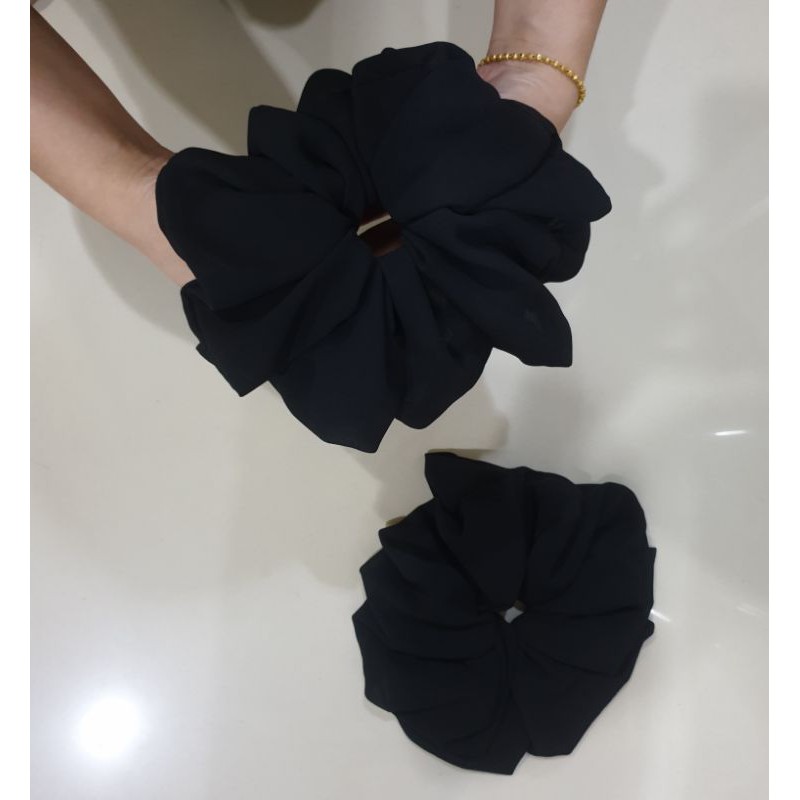 SUPER JUMBO SCRUNCHIE HITAM KUNCIR HIJAB / CEPOL HIJAB