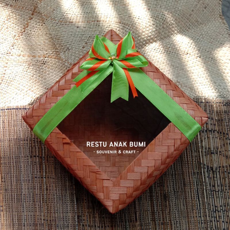 

Besek Bambu 22cm Orange Pita Mika|Food Box|Tempat Kosmetik|Wadah Sokase|Tempat Hantaran|Makanan|Saji super quality