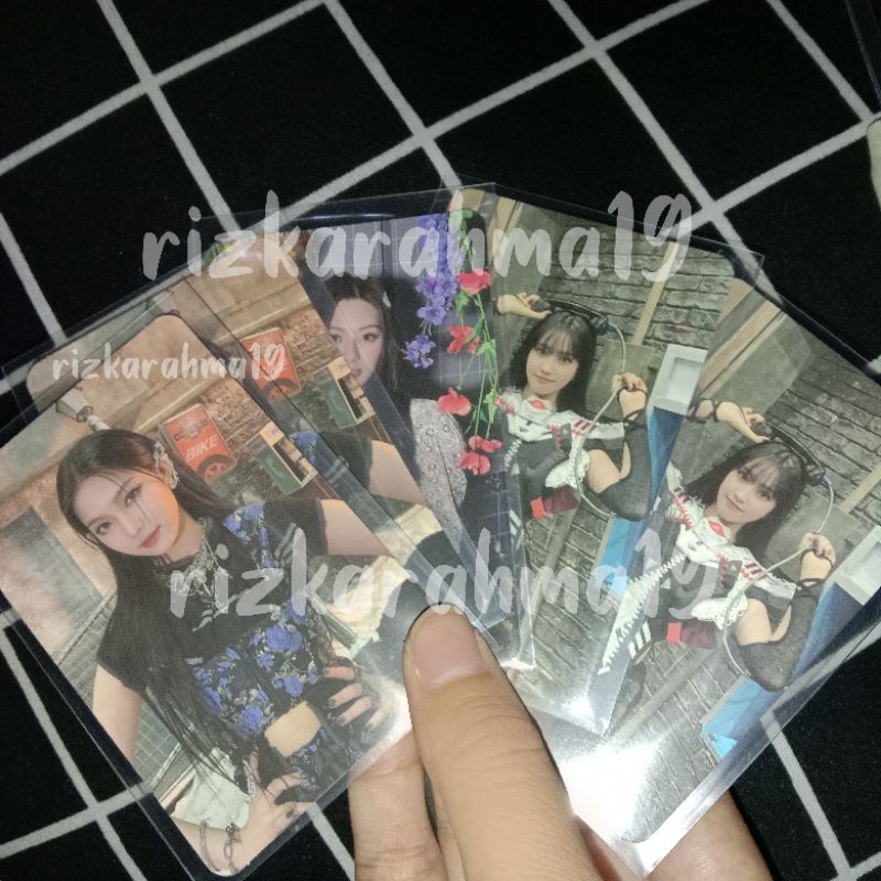 [READY STOCK] AR CLIP STAYC YOON ISA SEEUN PHOTOCARD (READ DESCRIPTION BOX FIRST)