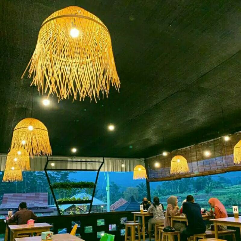 Kap Lampu Gantung Bambu Rumbai Serabut
