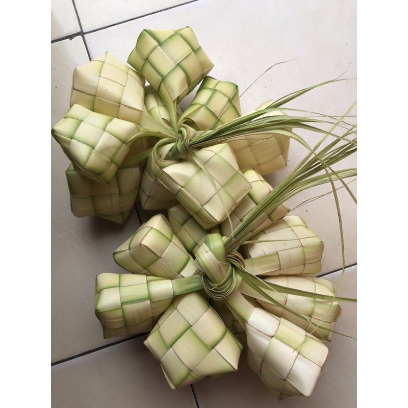 Anyaman ketupat kosong cangkang ketupat lebaran kulit Janur daun kelapa