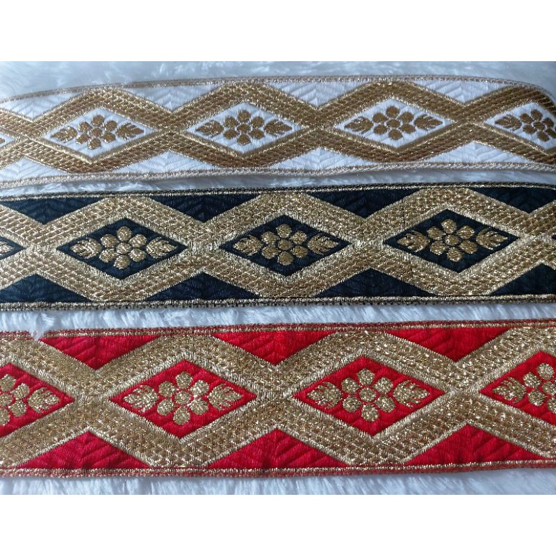 renda india bordir pita emas besar