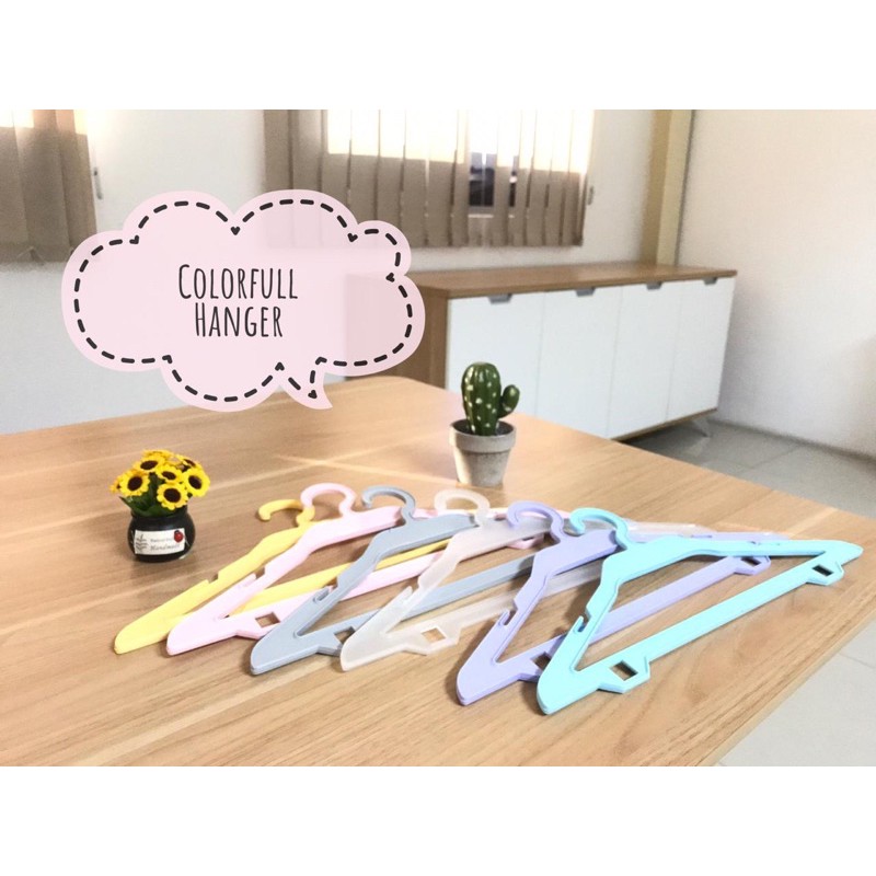 Gantungan Baju / Hanger Plastik (1 lusin)