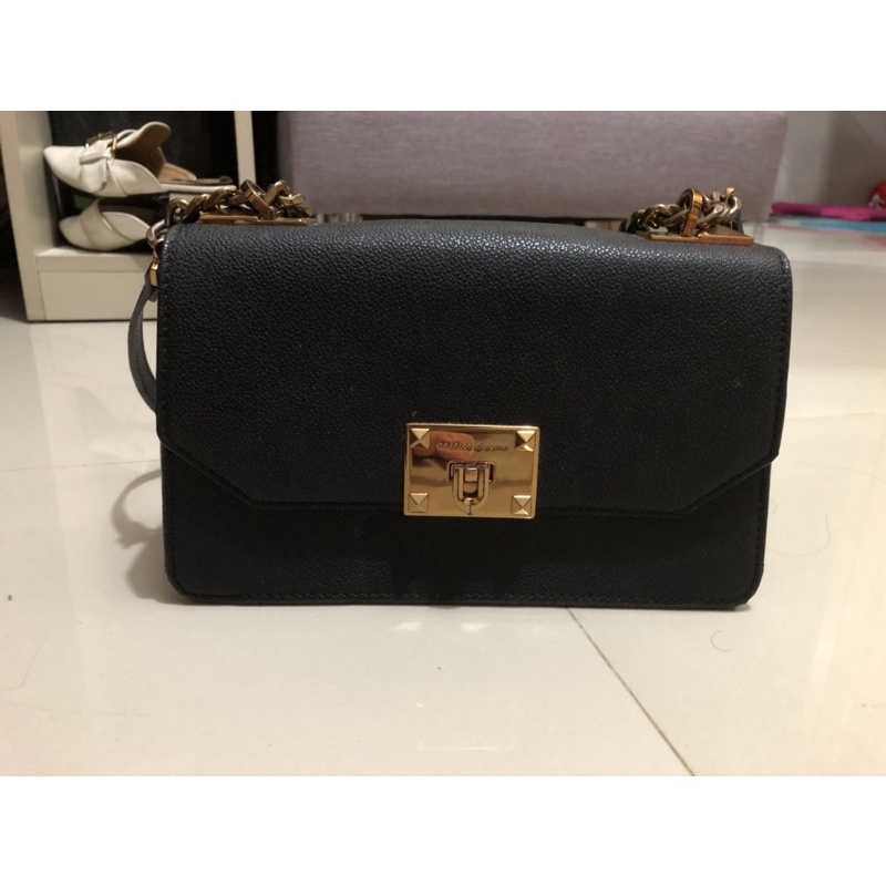 Preloved Charles And Keith Hitam Original Branded Hitam COD Rantai Tas Selempang Bag Defect Tote