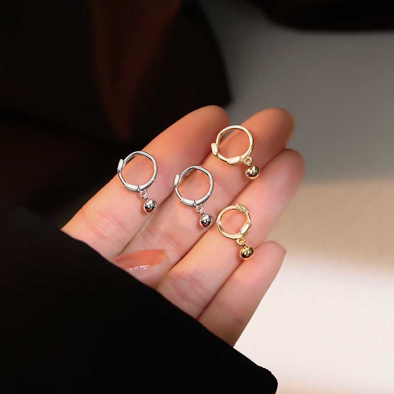 Anting Tusuk Gantung Bahan Titanium Steel Warna Silver Desain Bola Gaya Simple Untuk Wanita