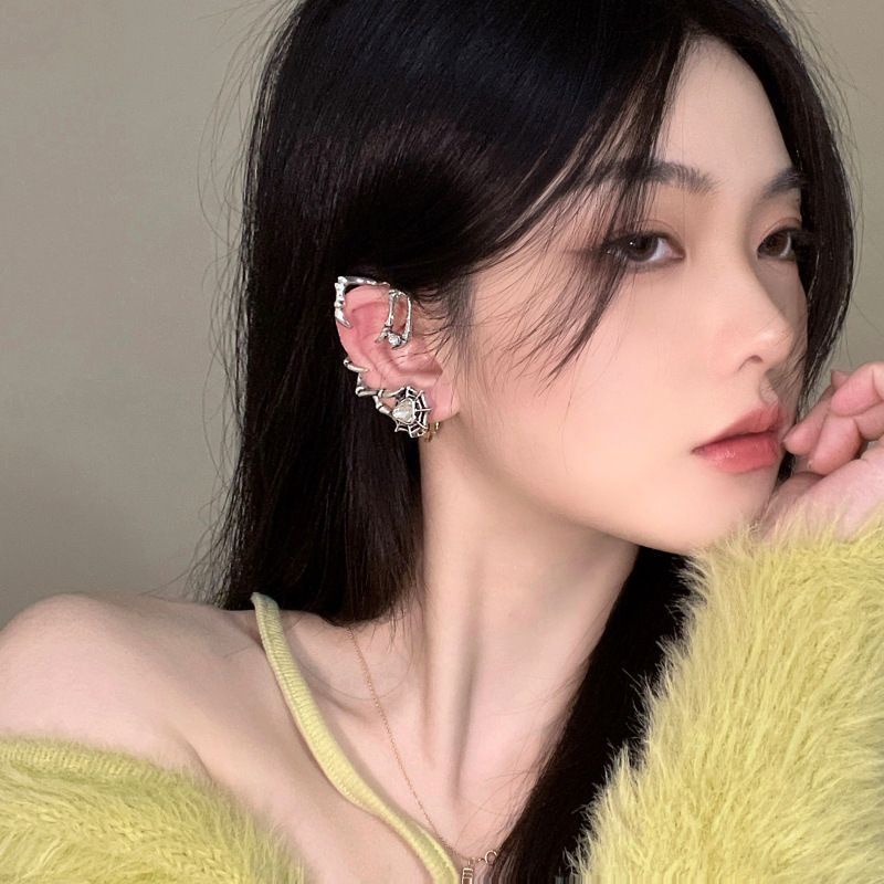 Anting Tusuk Gantung Bahan Metal Desain Hati Hias Zircon Gaya Retropunktrendy Untuk Wanita