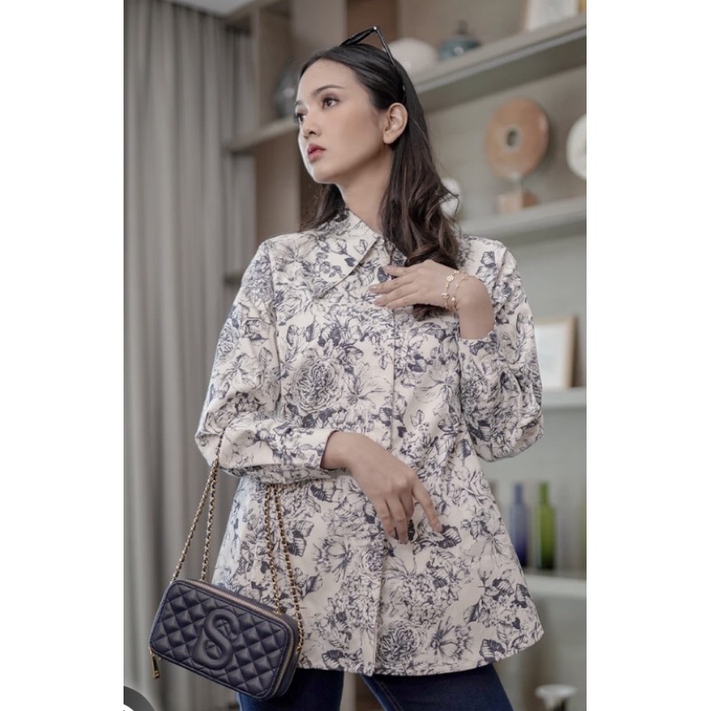 Le Jardin Bleu Collar Shirt Benang Jarum Buttonscarves