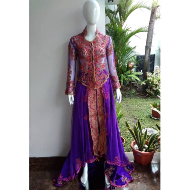 Kebaya manten ungu