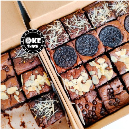 

Dijamin enak!!brownies fudge chocolate brownies keju almon panggang
