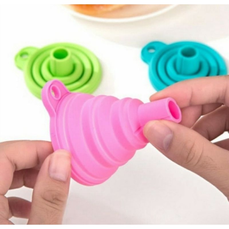 Corong Silikon Lipat Untuk Air Minyak Portable Silicone Folding Corong Minyak Silikon / Corong Air Silikon Fleksibel Lipat