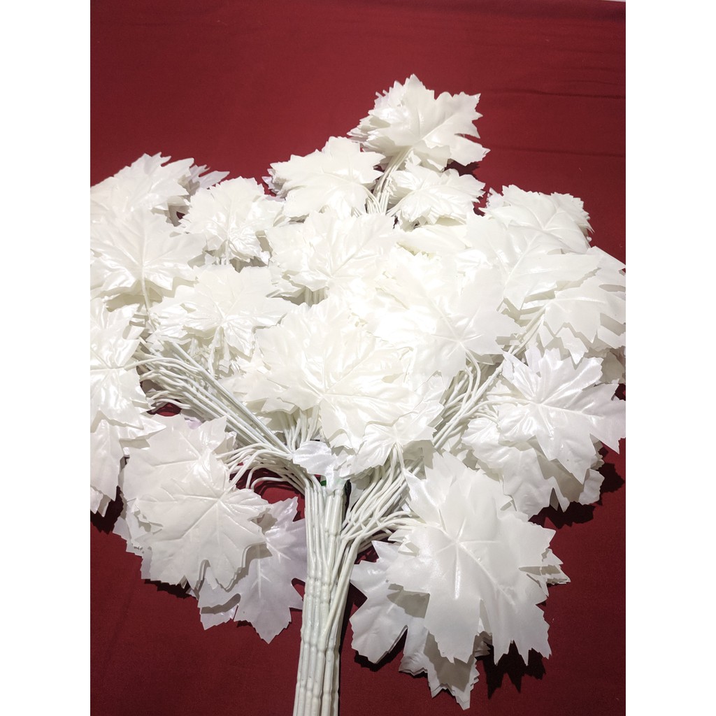 Jual DAUN MAPLE ARTIFICIAL PUTIH TANGKAI CABANG 5 HARGA PERLUSIN