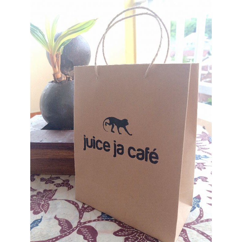 

PaperBagCoklat+Sablon(16.5×8.5×21Cm)P×L×T