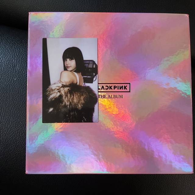 SHARING GOODS THE ALBUM BLACKPINK PC LISA AND JISOO