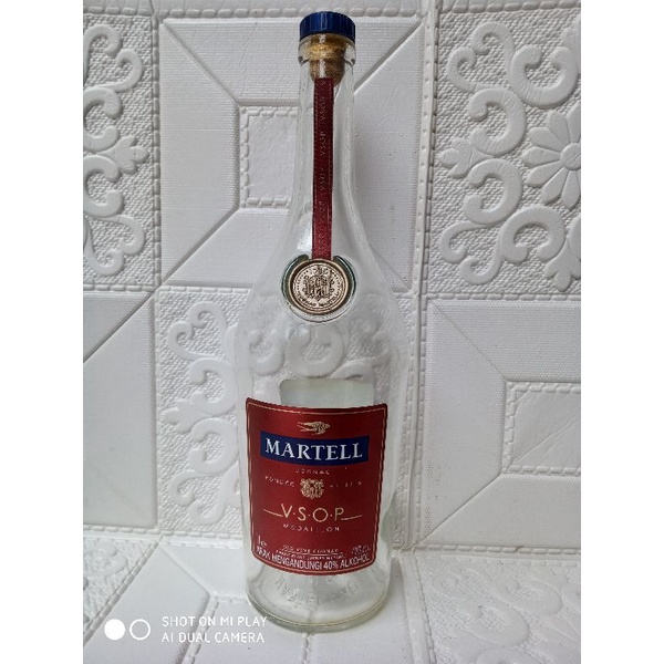 Botol bekas minuman keras import martel