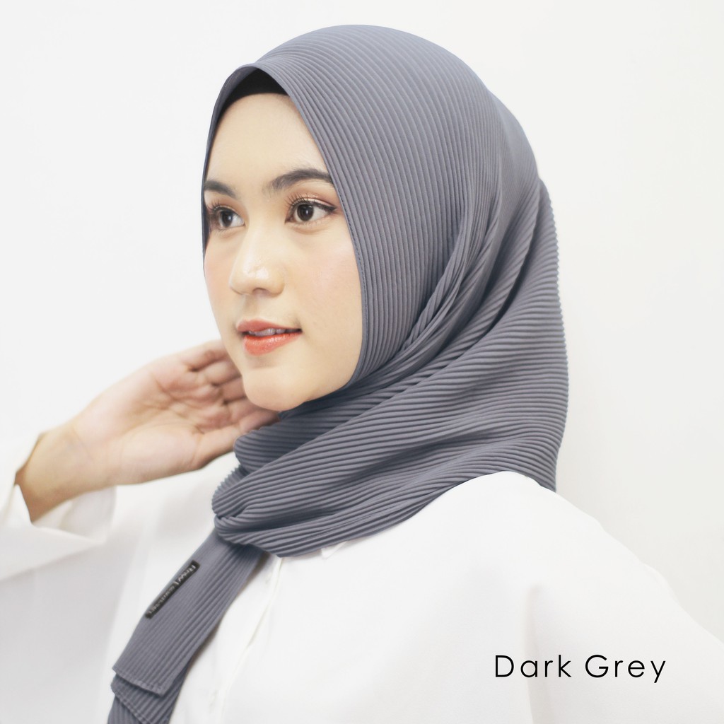 Beli 5 Gratis 1 Pashmina Plisket Cerutty Premium 180 x 75 cm-Dark Grey