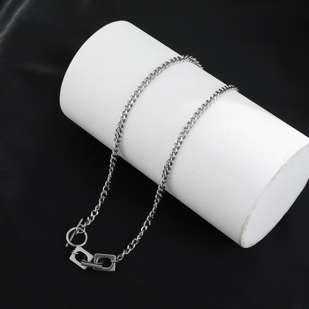 Kalung Baja Titanium Gesper OT Gesper Geometris Persegi Berongga Sederhana Rantai Klavikula Pria Dan Wanita Gaya Hip-hop
