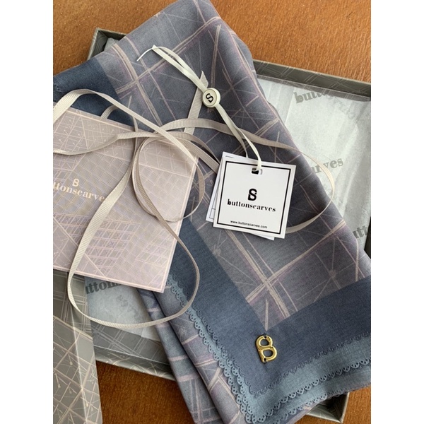 buttonscarves louvre extended in infinity vvgc