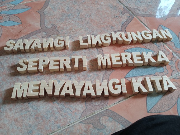 Huruf Dan Angka Timbul Ukuran Kecil Dari Kayu Jati Belanda