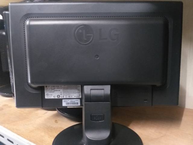 Monitor LCD 16 inch LG