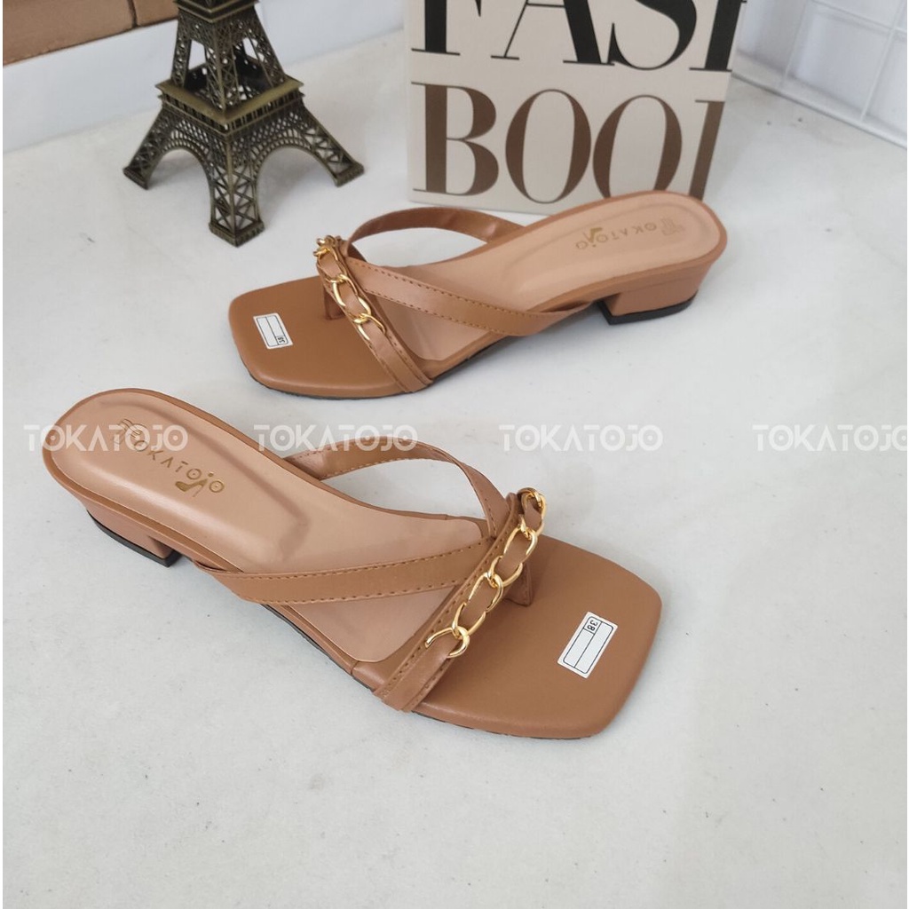 Sendal cewek kekinian terbaru Sandal Heels Wanita Hak tahu 3 cm Aksesoris Rantai slip on heels santai simpel