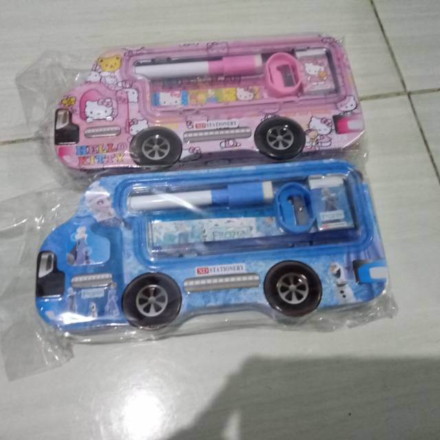 

Paket alat tulis karakter frozen,hello kitty