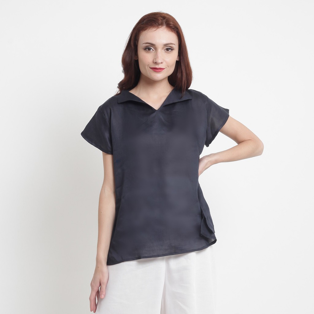 KIREIDESU CHIRU Atasan Blouse Kerah V Neck Biru Dongker KIREIDESU CHIRU Atasan Blouse Kerah V Neck Biru Dongker