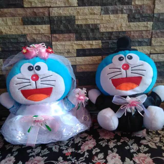 Boneka doraemon wedding/pengantin