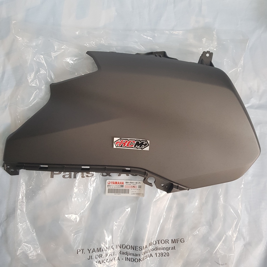 B6H-F8351-00P1 COVER BODY BODI COWLING KIRI NEW NMAX N-MAX N MAX WARNA SILVER B6H-F8351-00P1 ORI ORIGINAL YAMAHA YGP ASLI