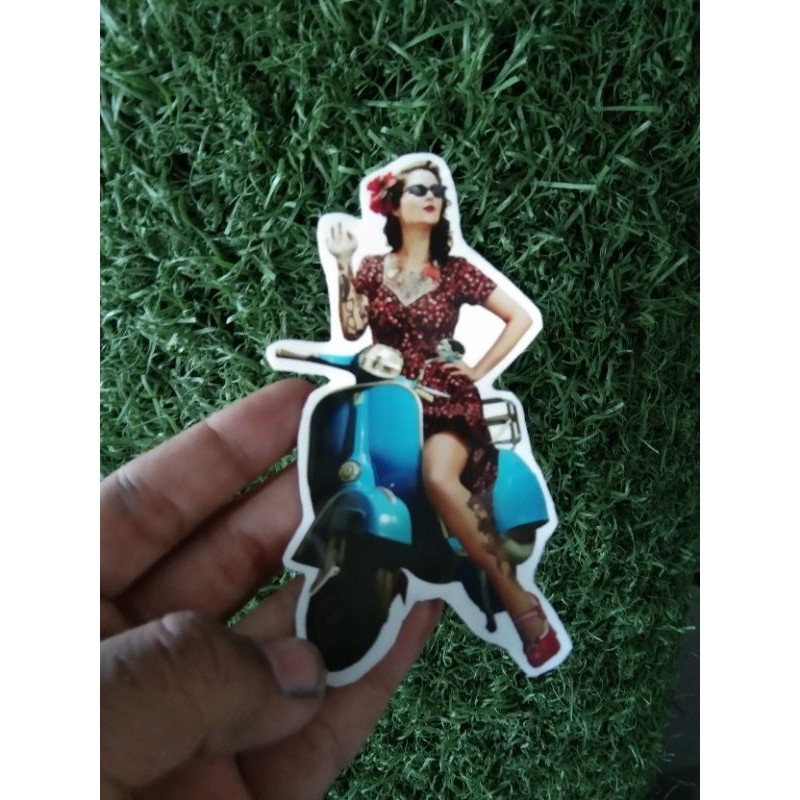 

stiker pin up girl transparan anti air kode 018