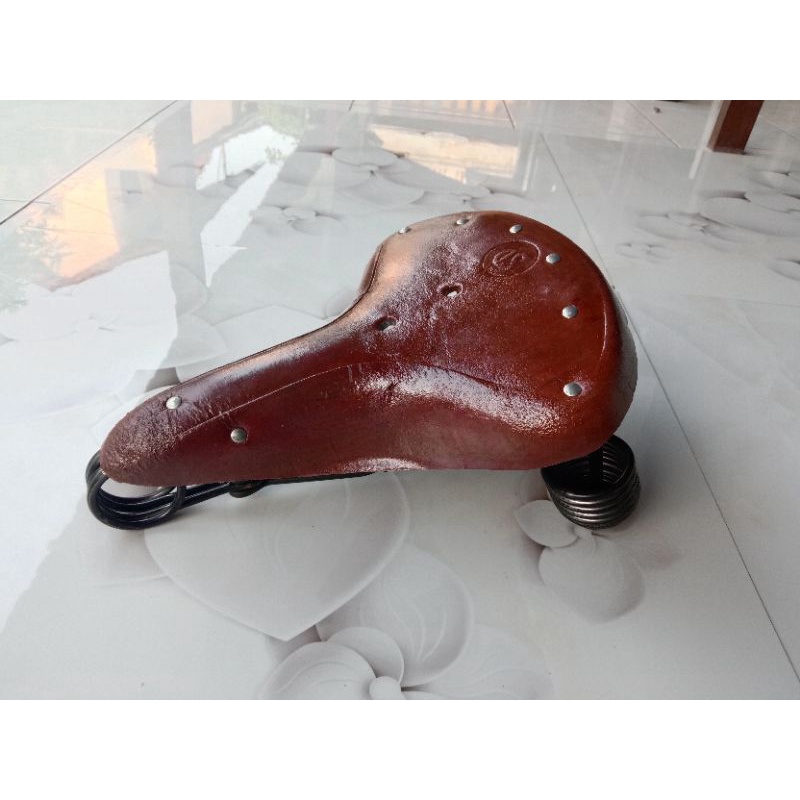 Sedel Sepeda Onthel Kulit (Kualitas Terbaik)