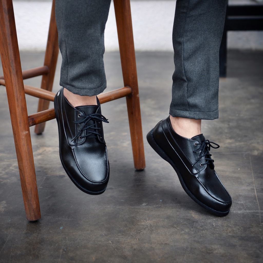 RIONZ X ARSEN - Sepatu Formal Pria Casual Kantoran Nikahan Kulit Syntetis Asli Original Sepatu Pantofel Pria Resmi Formal Hitam Coklat Gaya Trendy Kasual Kantor Kuliah Pesta Nikah Kondangan Gereja Kerja PNS Guru Kekinian Terlaris Terbaru Murah