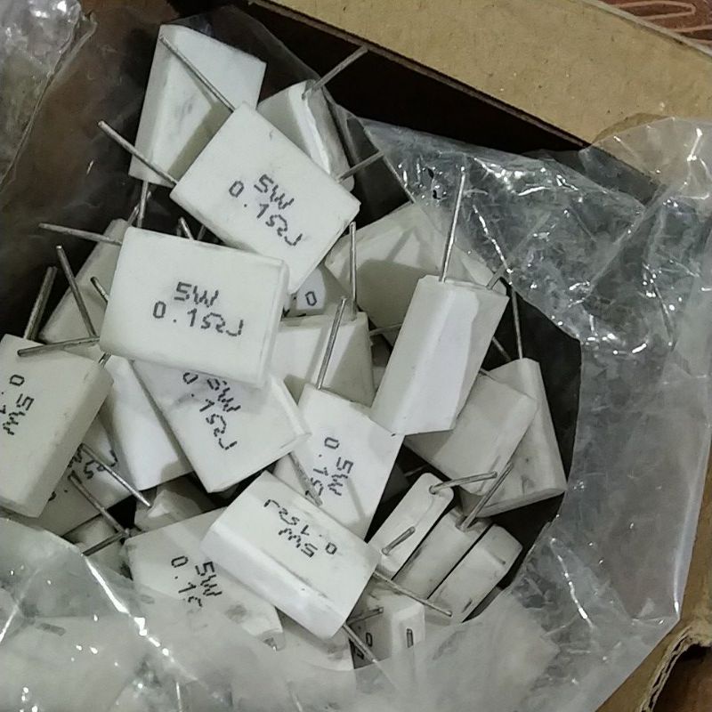 resitor Noble  5 watt berbagai nilai.