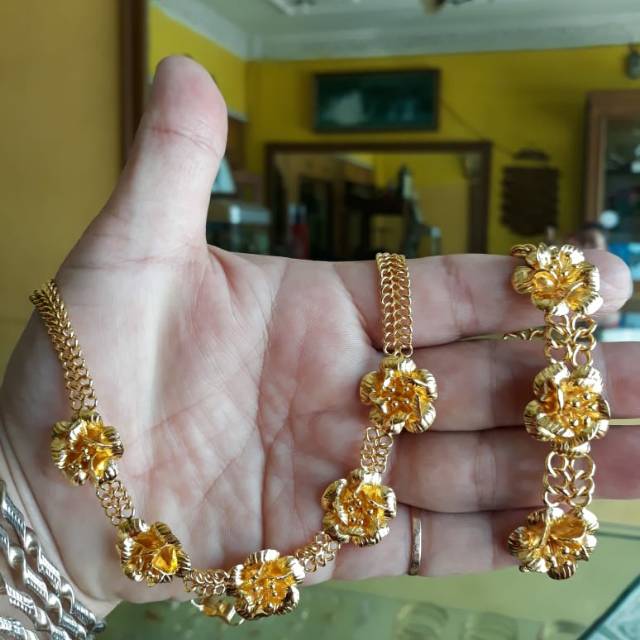 Set Bunga Mawar 50 gram Emas LM 24K kadar 99,99%