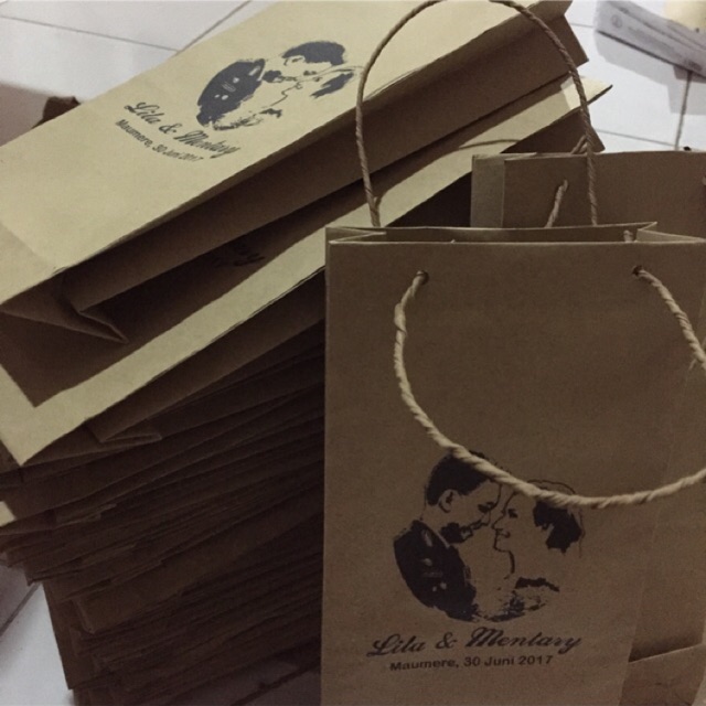 

Paperbag(12x5x15,5cm)(SAMSON80Gram)