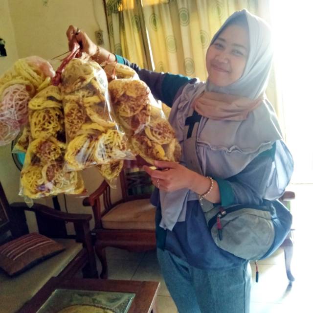 

Krupuk sambal pedas manis