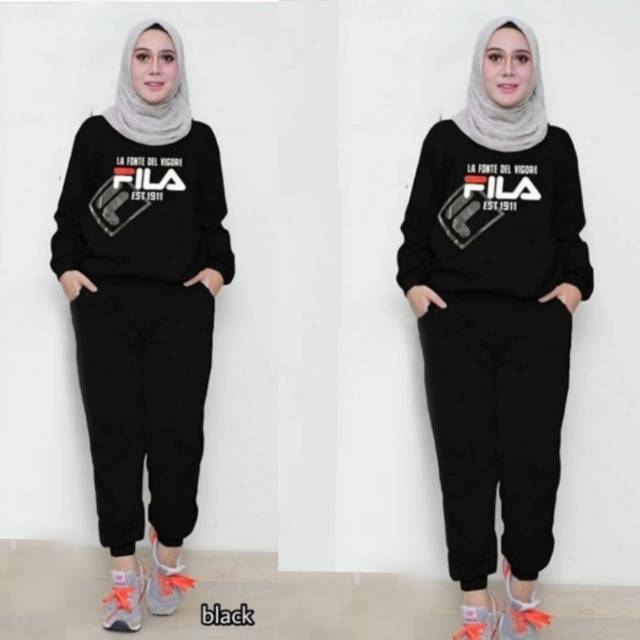 St Training Nillas, training, training wanita, training olahraga, olahraga wanita, motif Fila, ootd