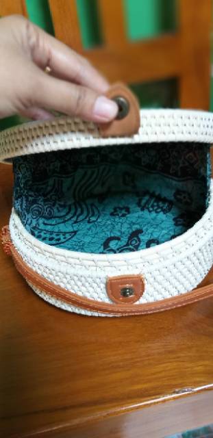 Tas rotan bulat ulir putih