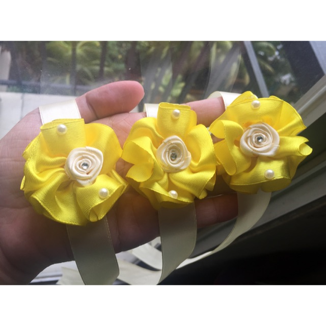 

Hand corsage for family / bridesmaid / angpao girl