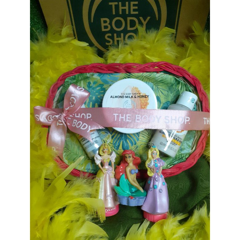 A3 Almond milk and honey the body shop gift set / gift set the body shop strawberry /shea / british 