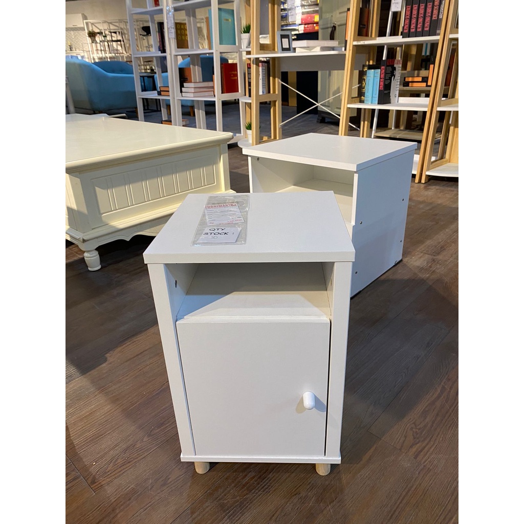 Nakhas Minimalis Nakas Kecil Putih Meja Sudut