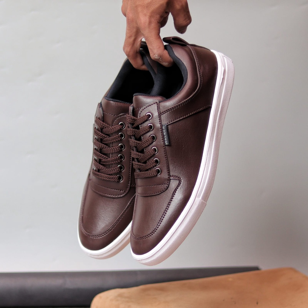 MOLK Sepatu Casual Sneakers Hitam Tali Original Branded Simple Gaya Footwear